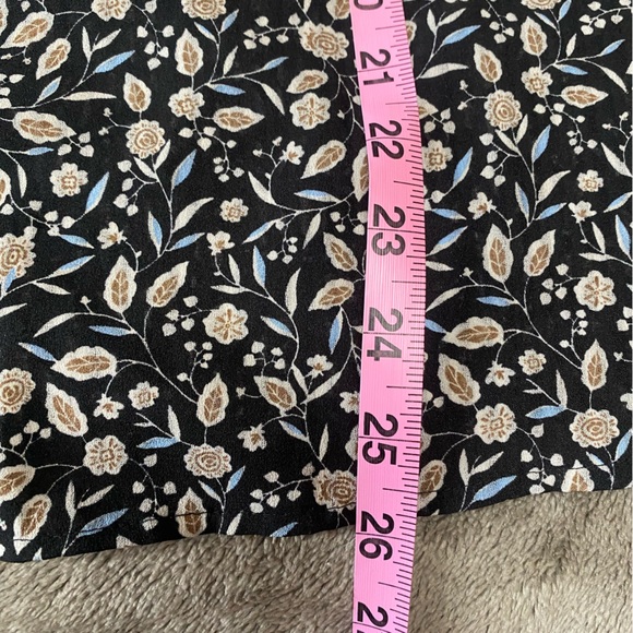 Reitmans Floral Black and Cream Blouse - Picture 7 of 7
